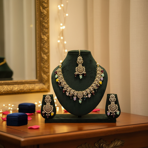 Collier en plaqué or avec pierre de cristal et perles - Product Image 3