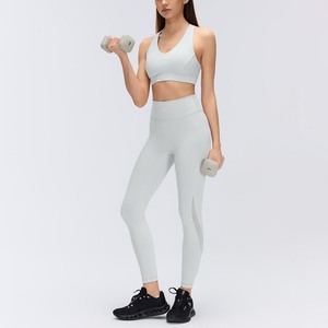 YIYI Ensemble de sport 2 pièces pour femme : Soutien-gorge de sport antichoc col en V effet seconde peau et Leggings effet push-up dos croisé - Product Image 6