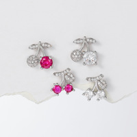 ZUOLA Boucles d'oreilles pendantes écologiques en laiton avec zircon 5A en forme de fruit, clous d'oreilles cerise en titane chirurgical, bijoux de piercing en gros