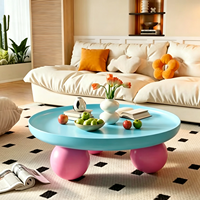 Table basse ronde de style coloré et joyeux, avec pieds créatifs en forme de boule, mobilier moderne et coloré pour salon, table basse pour la maison