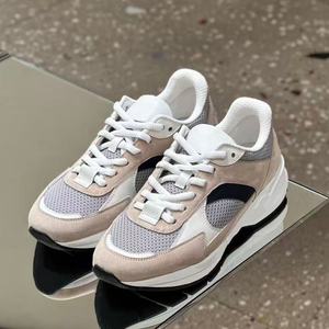 Chaussures de marche à lacets à semelle épaisse pour hommes et femmes, design haut de gamme, respirantes, antidérapantes, durables, élégantes et polyvalentes - Product Image 1