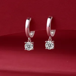 Anting pernikahan Moissanite Tahun Baru 0.5 karat untuk pengantin 925 anting simpai Solitaire Moissanite perak murni untuk wanita