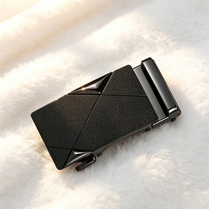 Ceinture Classique pour Hommes d'Affaires, Fabrication Directe, Logo Personnalisé, Boucle Automatique avec Sangle en Cuir - Product Image 3