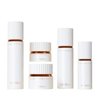 Ensemble cosmétique personnalisé avec des flacons en verre de 40 ml, 100 ml, 120 ml pour l'emballage séparé de l'eau d'essence et de la lotion