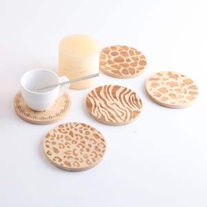 2025 nouveau produit <span class=keywords><strong>DJ</strong></span> Source usine gravé caboteur en bois couleur isolé à la chaleur tasse à café caboteur pour la maison européenne américaine - Product Image 2