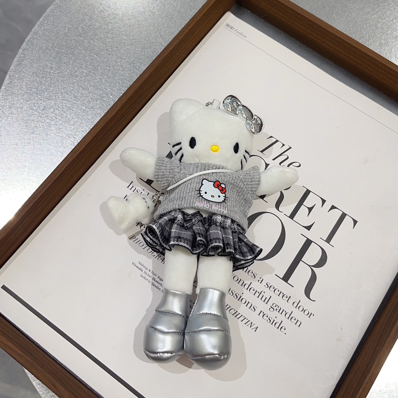 Colgante falda cuadros cuero blanco KT gris manga corta