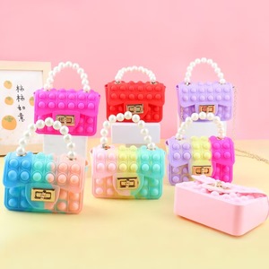 Mignon sac à main gelée en silicone couleur bonbon fidgeted bulle Popit bandoulière enfants porte-monnaie et sacs à main pour petites filles en gros - Product Image 4