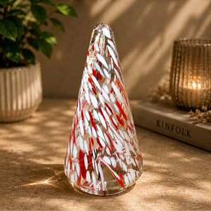 Cono Decorativo de Vidrio Pulido Hecho a Mano con Patrón Rojo y Blanco, Diseño Bohemio, Ecológico, para Decoración del Hogar y Fiestas - Product Image 1
