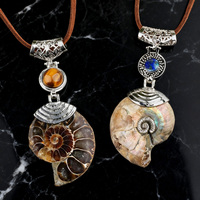 Vente en gros Pendentif en ammonite avec pierre précieuse escargot tacheté de coquillage Collier à breloques en forme de conque pour cadeau