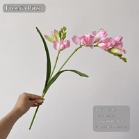 Fleur artificielle de Freesia réaliste, petite décoration de table, arrangement moderne pour l'ameublement, décoration de mariage, restaurant, aménagement paysager