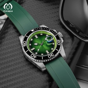 Montre-bracelet avec logo personnalisé, montres de plongée vertes avec calendrier, montre verte luminescente en saphir, montre automatique pour homme - Product Image 1