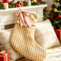 Meia de Natal de Lona Xadrez Personalizada por Atacado com Detalhe de Laço para Decoração de Feriado em Estilo Fazenda
