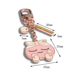 Porte-clés décoratif de haute qualité avec pendentif de personnage de dessin animé rose mignon, personnalisable avec logo - Product Image 6