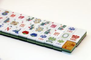 ชุดไพ่นกกระจอกหรูหราใหม่แบบขายส่ง 4 ชั้น ป้องกันการซีดจาง ลายไม้ตกแต่ง - Product Image 3