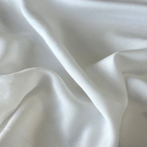 Kain Viscose Twill 30S 2/2 Berkualitas Baik, Tersedia, untuk Blus dan Gaun Wanita - Product Image 2