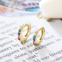 Mlluki Suministro al por Mayor Joyas de Plata de Ley 925 Chapadas en Oro de 14K y 18K con Circonitas Cúbicas de Colores, Pequeños Aros Redondos Tipo Huggie con Diseño de Arcoíris