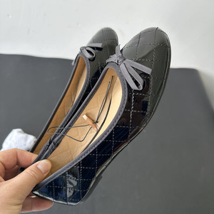 Zapatos <span class=keywords><strong>de</strong></span> baile <span class=keywords><strong>de</strong></span> <span class=keywords><strong>cuero</strong></span> para niños <span class=keywords><strong>de</strong></span> color sólido y a la moda con punta redonda en estilo <span class=keywords><strong>Ballet</strong></span>. - Product Image 3