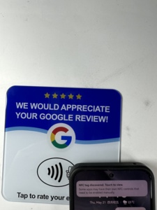 Tarjeta de Acrílico con Chip RFID NFC de 13.56MHz para Reseñas de Google, Programable por URL, Resistente al Agua, con Soporte y Adhesivo - Product Image 2