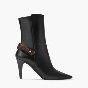 Bottes hautes jusqu'au genou pour femme, chaussures de créateur de luxe, semelle en cuir de veau lisse, talon pointu de 8,5 cm/3,3 pouces, sangle en toile monogramme - Product Image 5