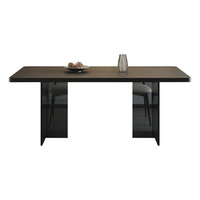 Table à manger suspendue en acrylique, design minimaliste italien, idéale pour les maisons de petite taille. Pieds de table en acrylique