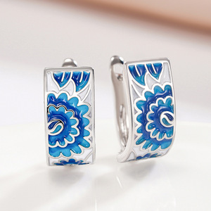 Orecchini a Cerchio Floreali Smaltati con Sfumature, Anello a Fiore Elegante e Fresco, Gioielli da Donna - Product Image 5