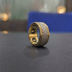 Bague de luxe en or jaune avec diamant certifié IGI, taille brillant, naturel, pour homme, idéale pour fiançailles, anniversaire, mariage et usage quotidien - Product Image 1