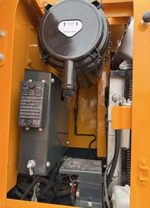 Vente flash : Excavatrice sur chenilles Hyundai HX220HD, faible nombre d'heures de fonctionnement, moteur d'origine, pour projets d'ingénierie - Product Image 6