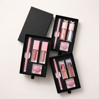 Kit de maquillage pour les lèvres personnalisé en 4 pièces, gloss à lèvres, rouge à lèvres, crayon à lèvres, baume à lèvres, masque pour les lèvres, ensemble de maquillage pour les lèvres avec boîte cadeau noire