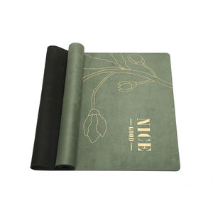 Tapis de yoga en microfibre écologique en caoutchouc naturel imprimé avec un design personnalisé. - Product Image 2