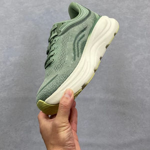 Chaussures décontractées de luxe pour hommes et femmes, chaussures de sport, associées à un tissu en maille respirant Bondi, tendance. - Product Image 1