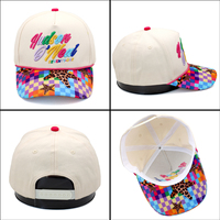 Casquette de baseball personnalisée à 5 panneaux avec impression bicolore, visière imprimée étoile de mer et motif damier coloré, avec cordon