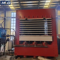 Machine de pressage à chaud pour la production de contreplaqué filmé, avec film de mélamine, pour peuplier, pin, bouleau et bois marin.