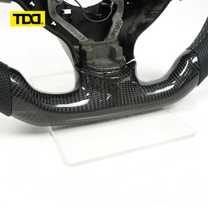พวงมาลัยคาร์บอนไฟเบอร์สีดำ TDD สำหรับมิตซูบิชิ - Product Image 4
