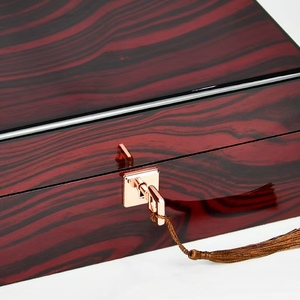 Hộp đựng đồng hồ da cao cấp màu đỏ, họ<span class=keywords><strong>a</strong></span> tiết lớn, có khó<span class=keywords><strong>a</strong></span> khung bên trong, bao bì quà tặng bằng gỗ sang trọng dành cho đồng hồ - Product Image 5