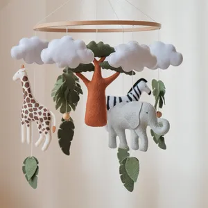 Etsy – cadeau de douche pour nouveau-né décoration en bois plafond suspendu jungle safari animal arbre peluche feutre bébé musical mobile pour berceau