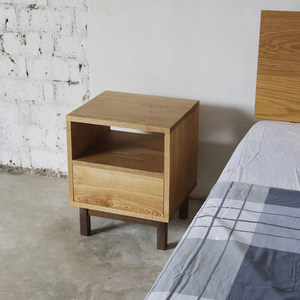 Mesita de Noche Nórdica Japonesa Wabi-Sabi Minimalista de Madera Maciza con Almacenamiento, Mueble de Dormitorio Moderno y Sencillo en Color Crema - Product Image 2