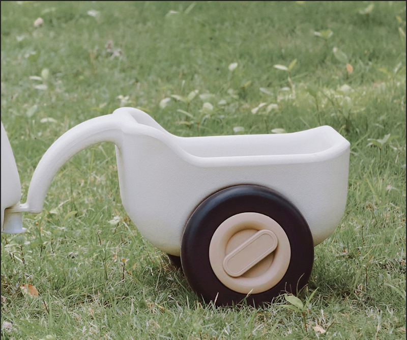 Pequeño y lindo remolque blanco