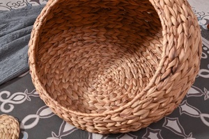 Llamativa cama para mascotas tejida a mano de jacinto de agua natural: lugar de descanso de verano fresco con malla transpirable para mascotas para gatos y perros - Product Image 5