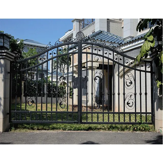 Puerta de hierro forjado de metal de lujo para Villa personalizada de fábrica, puerta de valla de metal de seguridad comunitaria