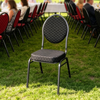 Chaise de banquet empilable rembourrée, dossier rond, structure en tube d'acier finition martelée pour hôtel, conférence, événementiel