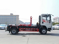 Camion à ordures de type élévateur SAIC neuf, 3-6 tonnes, grue électrique, bras compacteur 5-10 m³, transmission manuelle, diesel Euro 6