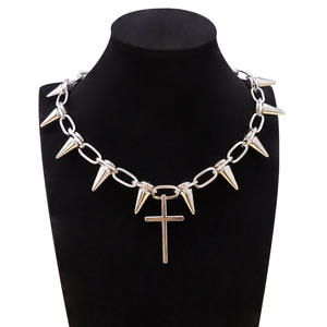 Collier Punk à Clous et Pendentifs Croix, Ange, Crâne en Alliage de Zinc – Bijou Tendance pour Hommes et Femmes, Idéal pour les Fêtes - Product Image 6