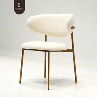 Chaise de bureau en velours beige avec support de dossier de canapé extra large et pieds en acier doré Chaise de maquillage