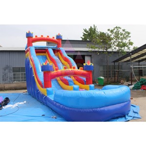 Scivolo d'Acqua Gonfiabile Gigante a Tema Castello, Rosso e <span class=keywords><strong>Blu</strong></span>, Doppia Corsia con Piscina per <span class=keywords><strong>Noleggio</strong></span> Commerciale Estivo e Carnevale - Product Image 3