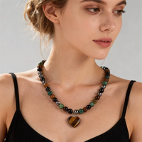 Collier tendance pour femme avec pendentif cœur en perles, chaîne de pull, bijou perlé en turquoise africaine naturelle de 8 mm, cadeau idéal pour les fêtes