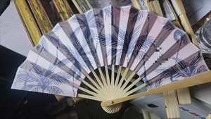 Abanico Plegable de Bambú con Logotipo Personalizado, Diseño Tradicional con Estampado de Leopardo, Estilo Ángel, Sublimado, para Bodas y Baile - Product Image 4