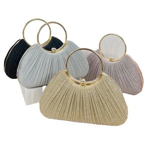 Bolso de Noche Clásico Vintage para Mujer, Bolso de Mano Versátil de Poliéster con Pliegues, Cierre Magnético, Correa de Cadena, Capacidad de 1L - Product Image 1