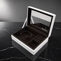 Boîte cadeau personnalisée en similicuir blanc avec insert en velours noir, emballage rigide en deux parties avec vernis UV sélectif