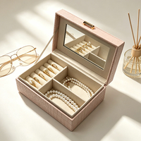 Élégant coffret de voyage rectangulaire en PU rose clair, extérieur en crocodile, boîte de rangement pour bijoux, élégant fermoir doré, poignée, fait main, personnalisable