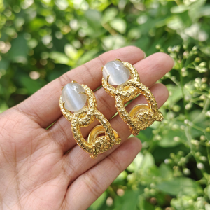 Pendientes de Aro Estilo Punk Chapados en Oro de 18K, Forma Ovalada, Engaste de Garra de Ojo de Gato, Latón Sólido con Textura Martillada, Joyería para Fiesta - Product Image 3